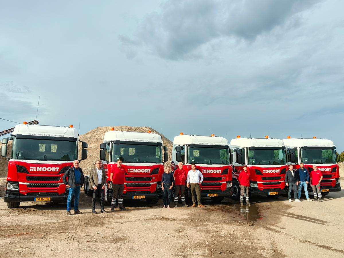 Nieuwe haakwagens geleverd